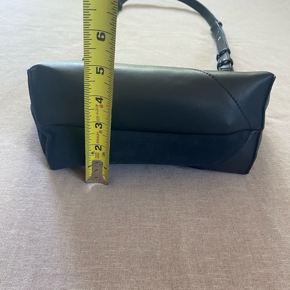 French Connection leather navy purse. - Picture 10 of 10